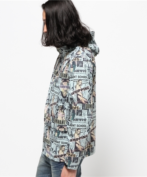 HYSTERIC GLAMOUR（ヒステリックグラマー）の「HYS PUNISHMENT SCHOOL総柄フーデッドJK（マウンテンパーカー・メンズ・ブルー系その他・LARGE/SMALL/MEDIUM）」の2枚目の写真