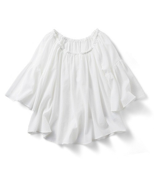 IEDIT（イディット）の「ミルブロウズ　オフショルダーにもなるゆるふわ楊柳フレアーブラウス（シャツ/ブラウス・レディース・ベージュ/ホワイト・XX-LARGE/X-LARGE/MEDIUM/LARGE/SMALL）」の2枚目の写真