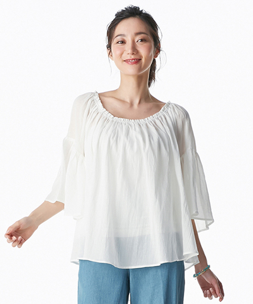 IEDIT（イディット）の「ミルブロウズ　オフショルダーにもなるゆるふわ楊柳フレアーブラウス（シャツ/ブラウス・レディース・ベージュ/ホワイト・XX-LARGE/X-LARGE/MEDIUM/LARGE/SMALL）」の11枚目の写真