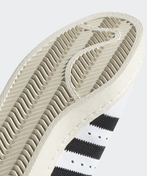 adidas（アディダス）の「オリジナルス スーパースター [SUPERSTAR OG]（スニーカー・メンズ・ホワイト×ブラック・22.5cm/23.0cm/23.5cm/24.0cm/24.5cm/25.5cm/26.5cm/27.5cm/28.5cm/22.0cm/25.0cm/26.0cm/27.0cm/28.0cm/29.0cm/29.5cm/30.0cm）」の11枚目の写真