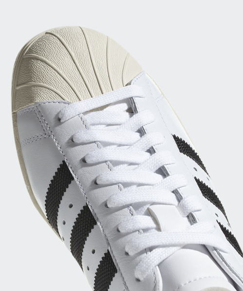 adidas（アディダス）の「オリジナルス スーパースター [SUPERSTAR OG]（スニーカー・メンズ・ホワイト×ブラック・22.5cm/23.0cm/23.5cm/24.0cm/24.5cm/25.5cm/26.5cm/27.5cm/28.5cm/22.0cm/25.0cm/26.0cm/27.0cm/28.0cm/29.0cm/29.5cm/30.0cm）」の13枚目の写真