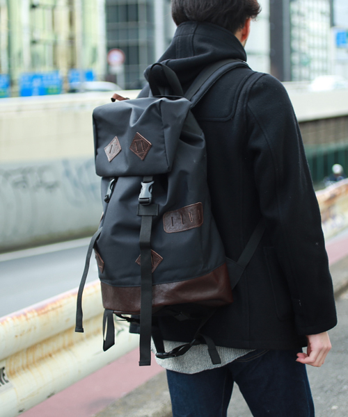 Butler Verner Sails(バトラーヴァーナーセイルス)の「【Butler Verner Sails】 コーデュラナイロンフラップバックパック JA-1199-2(バックパック/リュック・メンズ・ブラック/ブラウン・FREE)」の4枚目の写真