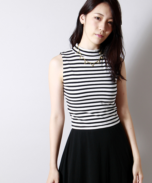 WEGO(ウィゴー)の「WEGO/柄ハイネックノースリーブTシャツ(Tシャツ/カットソー・レディース・ブラック/ブラック系その他/ブルー系その他/レッド系その他・FREE)」の3枚目の写真