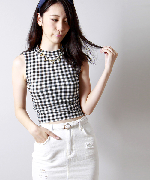 WEGO(ウィゴー)の「WEGO/柄ハイネックノースリーブTシャツ(Tシャツ/カットソー・レディース・ブラック/ブラック系その他/ブルー系その他/レッド系その他・FREE)」の2枚目の写真