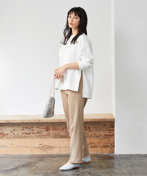 ADAM ET ROPE'(アダムエロペ)の「スリットダンボールプルオーバー(スウェット・レディース・オフホワイト/イエロー/ベージュ・FREE)」の17枚目の写真