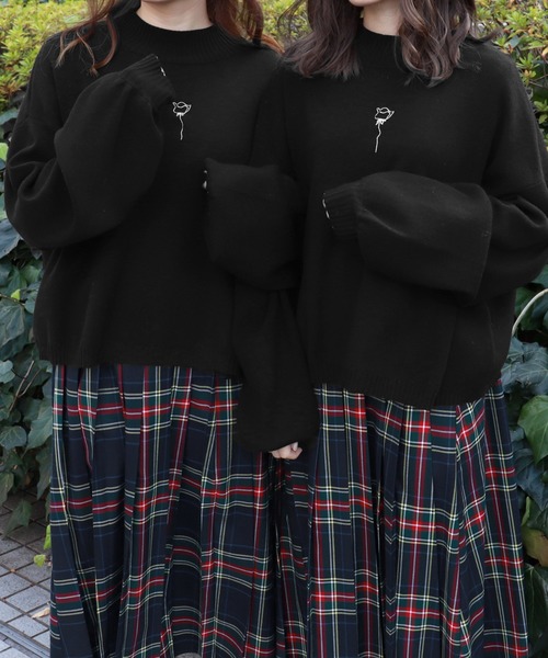PairPair（ペアペア）の「ローズ刺繍ハイネックニットプルオーバー（ニット/セーター・レディース・モカ/ライトピンク/アイボリー/ブラック・FREE）」の3枚目の写真