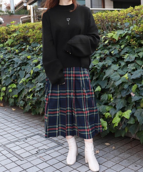 PairPair（ペアペア）の「ローズ刺繍ハイネックニットプルオーバー（ニット/セーター・レディース・モカ/ライトピンク/アイボリー/ブラック・FREE）」の7枚目の写真