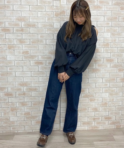 apres jour（アプレジュール）の「オープンショルダーボタンブラウス【ZOZOTOWN限定アイテム】（シャツ/ブラウス・レディース・ブラック/オフホワイト/ライトベージュ・フリー）」の7枚目の写真