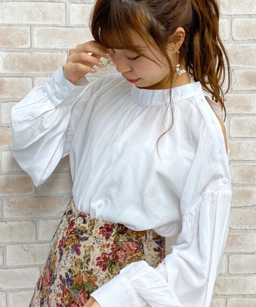 apres jour（アプレジュール）の「オープンショルダーボタンブラウス【ZOZOTOWN限定アイテム】（シャツ/ブラウス・レディース・ブラック/オフホワイト/ライトベージュ・フリー）」の8枚目の写真