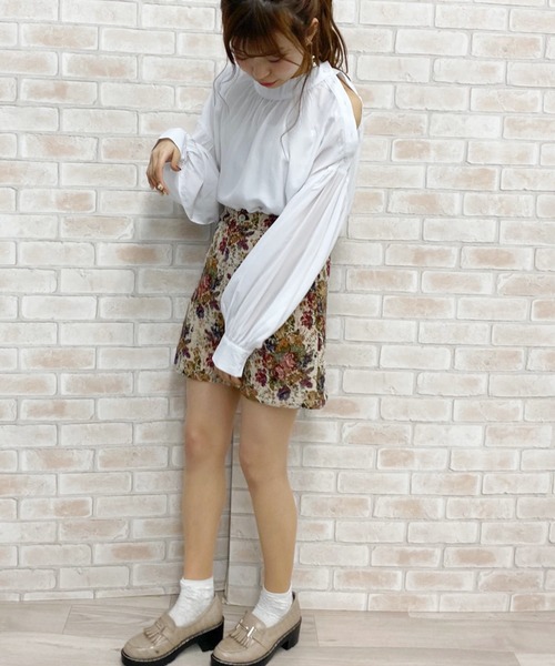 apres jour（アプレジュール）の「オープンショルダーボタンブラウス【ZOZOTOWN限定アイテム】（シャツ/ブラウス・レディース・ブラック/オフホワイト/ライトベージュ・フリー）」の11枚目の写真