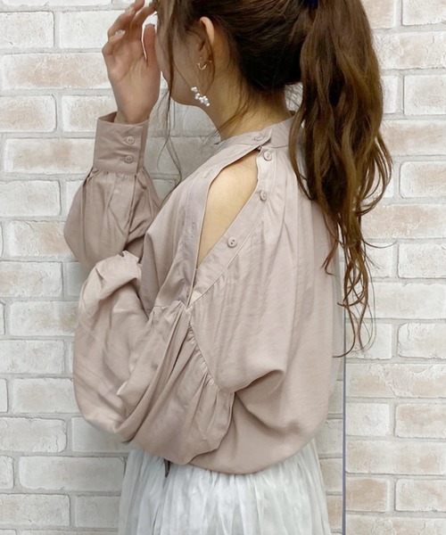 apres jour（アプレジュール）の「オープンショルダーボタンブラウス【ZOZOTOWN限定アイテム】（シャツ/ブラウス・レディース・ブラック/オフホワイト/ライトベージュ・フリー）」の12枚目の写真