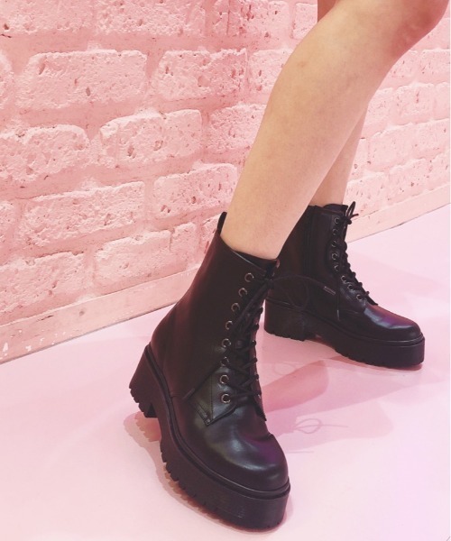 R E ブーツ シューズ R E アールアンドイー のファッション 厚底ラバーソール8ホールショートブーツ ブーツ