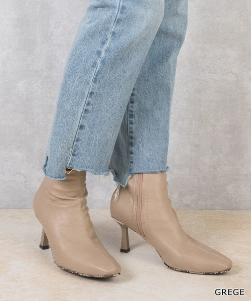 RANDA(ランダ)の「ストレスフリー/ソフトストレッチパイソンデザインショートブーツ(ブーツ・レディース・ブラック/アイボリー/グレイッシュベージュ・LL/M/L/S)」の3枚目の写真