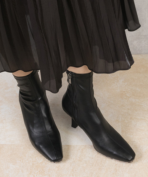 RANDA(ランダ)の「ストレスフリー/ソフトストレッチパイソンデザインショートブーツ(ブーツ・レディース・ブラック/アイボリー/グレイッシュベージュ・LL/M/L/S)」の6枚目の写真