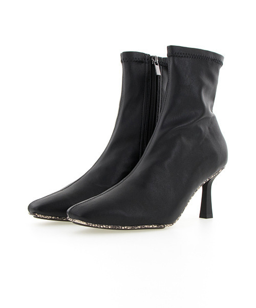 RANDA(ランダ)の「ストレスフリー/ソフトストレッチパイソンデザインショートブーツ(ブーツ・レディース・ブラック/アイボリー/グレイッシュベージュ・LL/M/L/S)」の16枚目の写真