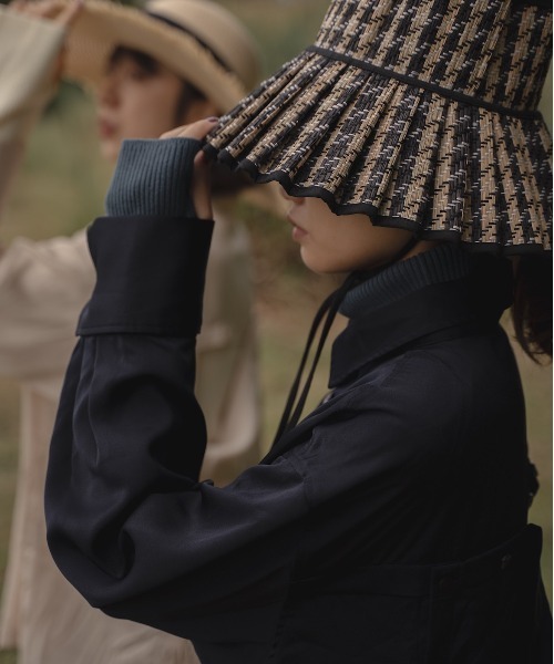 akuR（アクル）の「【akuR/2020AW】スリースリット タートルネックニット（ニット/セーター・レディース・ブラック/ブルー/オレンジ/ホワイト/グリーン・FREE）」の10枚目の写真