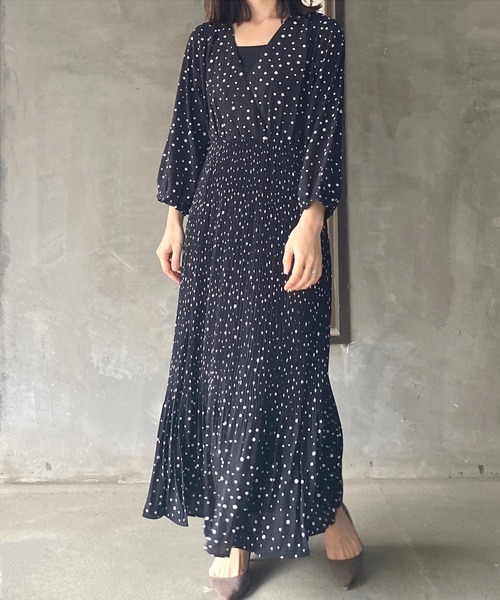 ドット 水玉柄 ランダム プリーツ カシュクール ロング ワンピース ワンピース She S Closet シーズクローゼット のファッション通販 Zozotown