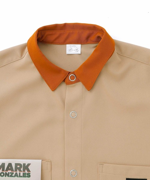 Mark Gonzales（マーク・ゴンザレス）の「Mark Gonzales/マークゴンザレス MONO-MART別注 オーバーサイズ クレリック ピスネーム半袖ワークシャツ（シャツ/ブラウス・メンズ・ブルー系その他2/ベージュ系その他/ブルー系その他/ホワイト系その他/グレー系その他・FREE）」の9枚目の写真
