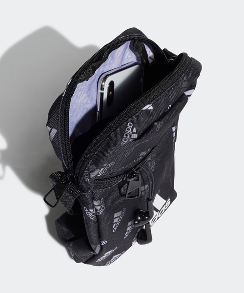 adidas グラフィックショルダーバッグ 黒 adidas（アディダス）の「リニア グラフィック オーガナイザー