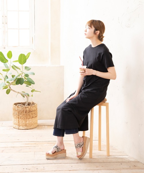 menue(メヌエ)の「厚底ウェッジストラップサンダル(サンダル・レディース・ブラック系その他/ゴールド系その他/パイソン・LL/S/M/L)」の4枚目の写真