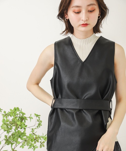 SENSE OF PLACE by URBAN RESEARCH（センスオブプレイスバイアーバンリサーチ）の「フェイクレザー2WAYアシンメトリーベスト（ベスト・レディース・ブラック/アイボリー・ONE）」の3枚目の写真