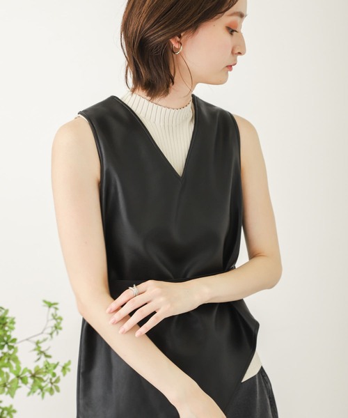 SENSE OF PLACE by URBAN RESEARCH（センスオブプレイスバイアーバンリサーチ）の「フェイクレザー2WAYアシンメトリーベスト（ベスト・レディース・ブラック/アイボリー・ONE）」の4枚目の写真