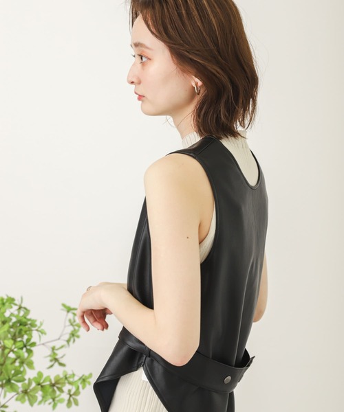 SENSE OF PLACE by URBAN RESEARCH（センスオブプレイスバイアーバンリサーチ）の「フェイクレザー2WAYアシンメトリーベスト（ベスト・レディース・ブラック/アイボリー・ONE）」の7枚目の写真