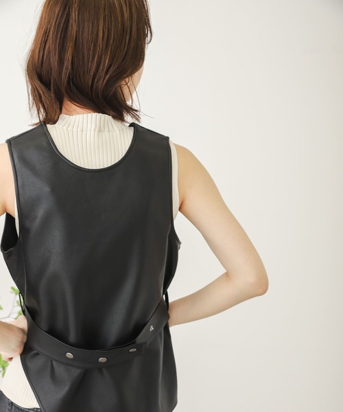 SENSE OF PLACE by URBAN RESEARCH（センスオブプレイスバイアーバンリサーチ）の「フェイクレザー2WAYアシンメトリーベスト（ベスト・レディース・ブラック/アイボリー・ONE）」の9枚目の写真