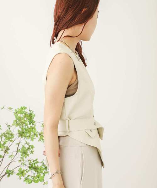 SENSE OF PLACE by URBAN RESEARCH（センスオブプレイスバイアーバンリサーチ）の「フェイクレザー2WAYアシンメトリーベスト（ベスト・レディース・ブラック/アイボリー・ONE）」の19枚目の写真