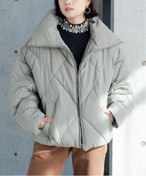 Meli rich（メリーリッチ）の「BIGダイヤキルトフェイクダウンジャケット（ダウンジャケット/コート・レディース・ブラック/アイボリー/モカ/グレイッシュベージュ/ブラウン系その他/ブラック系その他/ホワイト系その他/ライトカーキ・MEDIUM）」の18枚目の写真