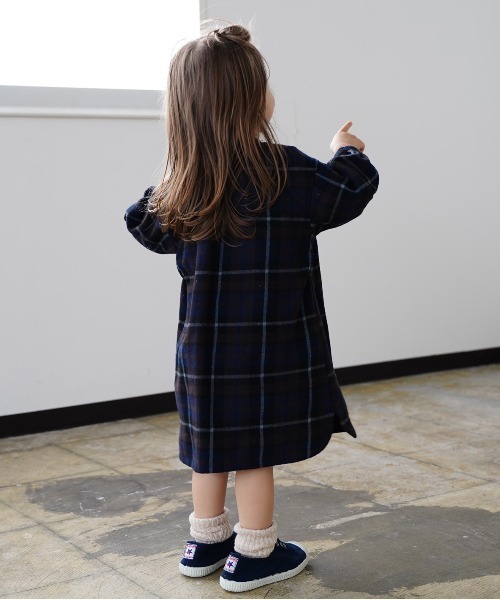 quoti use fith（クゥオティ　ユース　フィス）の「ネルチェック 長袖 ひざ下丈 ワンピース（シャツワンピース・キッズ・アイボリー/ネイビー・90/80/100/110/130/120）」の8枚目の写真