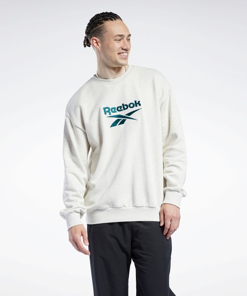 Reebok(リーボック)の「クラシックス ベクター クルー スウェットシャツ / Classics Vector Crew Sweatshirt(スウェット・メンズ・オフホワイト/ネイビー×ホワイト/ブラック/ピンク系その他/ホワイト×ブルー・LARGE/X-LARGE/XXX-LARGE/XX-LARGE/MEDIUM/X-SMALL/SMALL)」の2枚目の写真