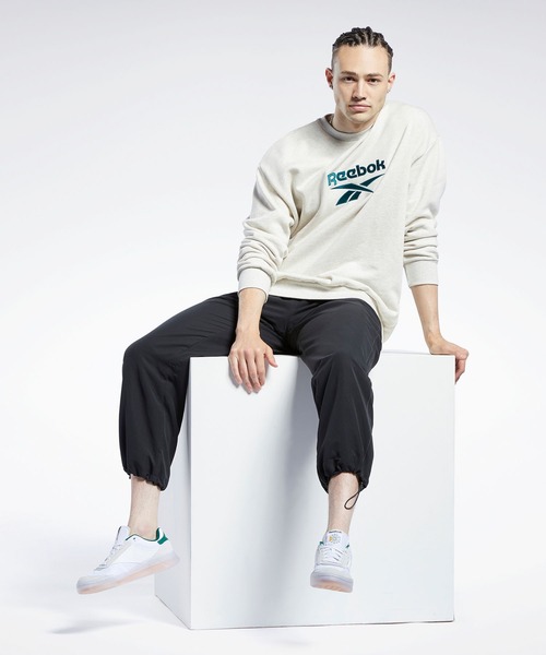 Reebok(リーボック)の「クラシックス ベクター クルー スウェットシャツ / Classics Vector Crew Sweatshirt(スウェット・メンズ・オフホワイト/ネイビー×ホワイト/ブラック/ピンク系その他/ホワイト×ブルー・LARGE/X-LARGE/XXX-LARGE/XX-LARGE/MEDIUM/X-SMALL/SMALL)」の9枚目の写真