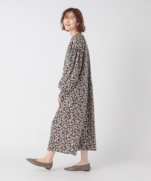 RIVE DROITE（リヴドロワ）の「ビンテージ風の花柄がこなれ感たっぷり　フラワープリントギャザーワンピース（ワンピース・レディース・ブラウン/ブラック・FREE）」の15枚目の写真