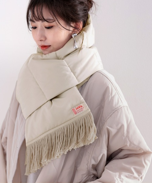 Java（ジャバ）の「《JaVaジャバ コラボ》軽くてあったか。ボリューム中綿マフラー（マフラー・レディース・アイボリー/モカ/ブラック/グレイッシュベージュ・FREE）」の4枚目の写真
