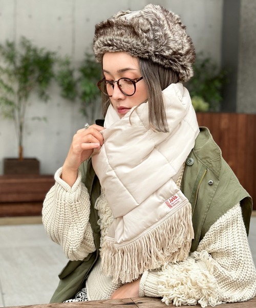 Java（ジャバ）の「《JaVaジャバ コラボ》軽くてあったか。ボリューム中綿マフラー（マフラー・レディース・アイボリー/モカ/ブラック/グレイッシュベージュ・FREE）」の10枚目の写真