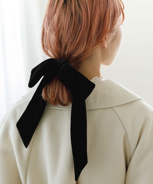 SLURR（スラ―）の「ベロアリボンポニー（ヘアゴム・レディース・ブラック/ベージュ・FREE）」の2枚目の写真