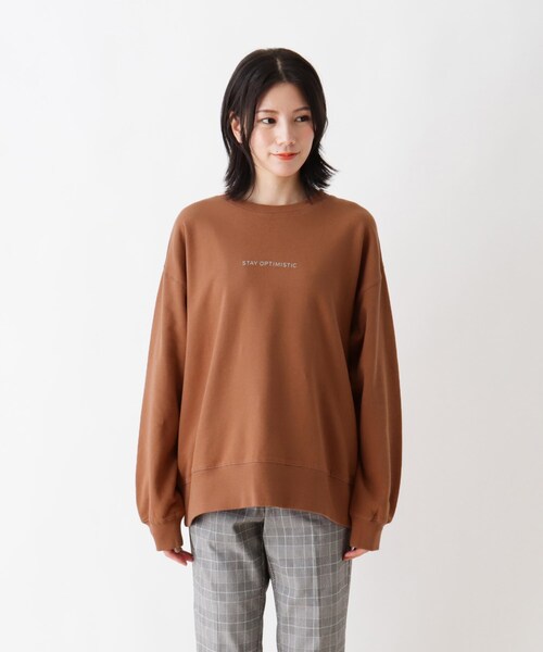 SHOO・LA・RUE(シューラルー)の「◆【S-3L/USAコットン】ロゴプリントスウェット(スウェット・レディース・チャコールグレー/ブラウン系/ブルー系1/ホワイト系3/オリーブ系/ベージュ系1・02/03/01/04)」の7枚目の写真