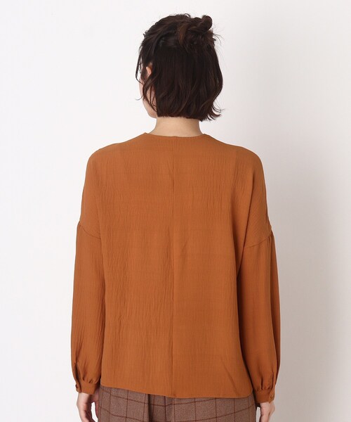 SHOO・LA・RUE（シューラルー）の「◆多ボタンピンタックブラウス（シャツ/ブラウス・レディース・ライトベージュ/ダークブラウン/ダークオレンジ・02/04/03）」の6枚目の写真