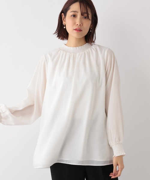 GLOBAL WORK(グローバルワーク)の「シャーリングブラウス【MATINEE LINE】/238289(シャツ/ブラウス・レディース・ブラック/オフホワイト/アイボリー・MEDIUM/LARGE)」の2枚目の写真