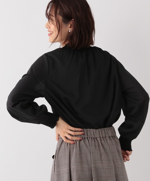 GLOBAL WORK(グローバルワーク)の「シャーリングブラウス【MATINEE LINE】/238289(シャツ/ブラウス・レディース・ブラック/オフホワイト/アイボリー・MEDIUM/LARGE)」の18枚目の写真