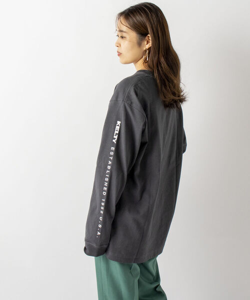 KELTY(ケルティ)の「【KELTY/ケルティ】GLOSTER別注 袖ロゴプリント ロングスリーブTシャツ(Tシャツ/カットソー・メンズ・ホワイト/チャコールグレー/ベージュ/オレンジ・MEDIUM/LARGE)」の3枚目の写真