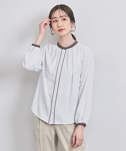 UNITED ARROWS（ユナイテッドアローズ）の「バイカラー パイピング ブラウス（シャツ/ブラウス・レディース・オフホワイト/ダークグレー/ネイビー/ライトグレー/その他7/その他1/ライトピンク/ライトブルー/その他5/その他3/その他9/ナチュラル/その他8/その他2/その他6/その他10・FREE）」の12枚目の写真