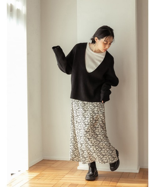 fifth(フィフス)の「深Vネックルーズニット(ニット/セーター・レディース・ブラック/ブラウン/ライトベージュ・SMALL/MEDIUM)」の11枚目の写真