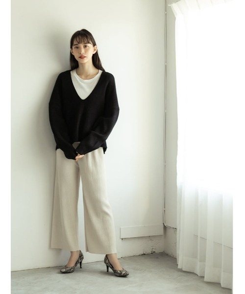 fifth(フィフス)の「深Vネックルーズニット(ニット/セーター・レディース・ブラック/ブラウン/ライトベージュ・SMALL/MEDIUM)」の15枚目の写真