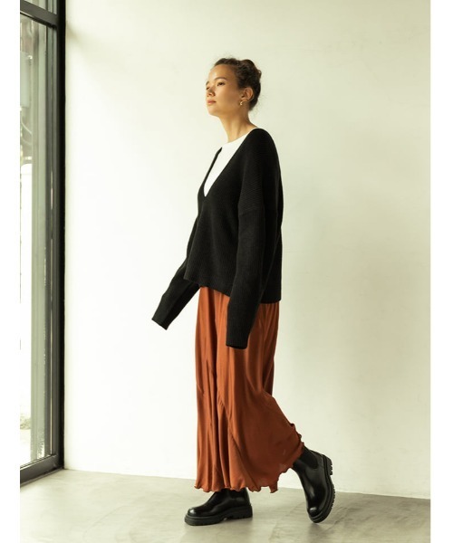 fifth(フィフス)の「深Vネックルーズニット(ニット/セーター・レディース・ブラック/ブラウン/ライトベージュ・SMALL/MEDIUM)」の17枚目の写真
