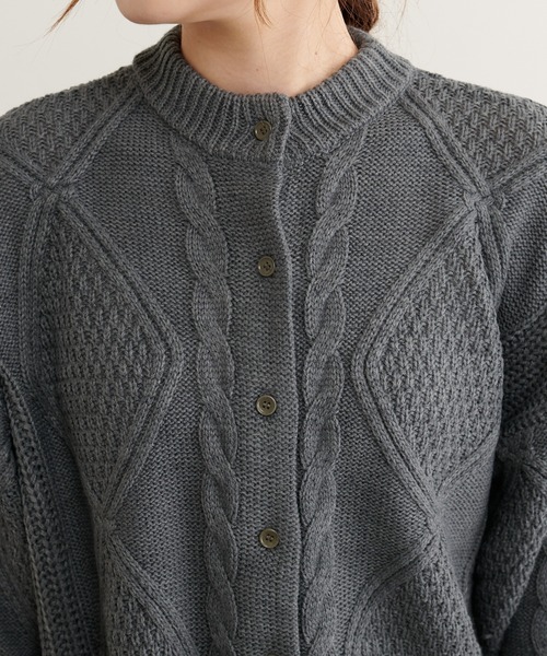 PUAL CE CIN（ピュアルセシン）の「ケーブルニットカーディガン（カーディガン/ボレロ・レディース・ブラウン/グレー/ブルー/スミクロ・FREE）」の5枚目の写真