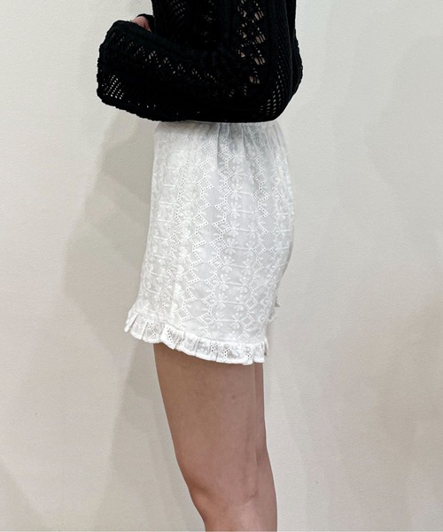 EPIMI E'PIMMY(エピミエピミー)の「〈Set upにも〉コットンレースショートパンツ(その他パンツ・レディース・ベージュ/ブラック/オフホワイト・MEDIUM)」の15枚目の写真