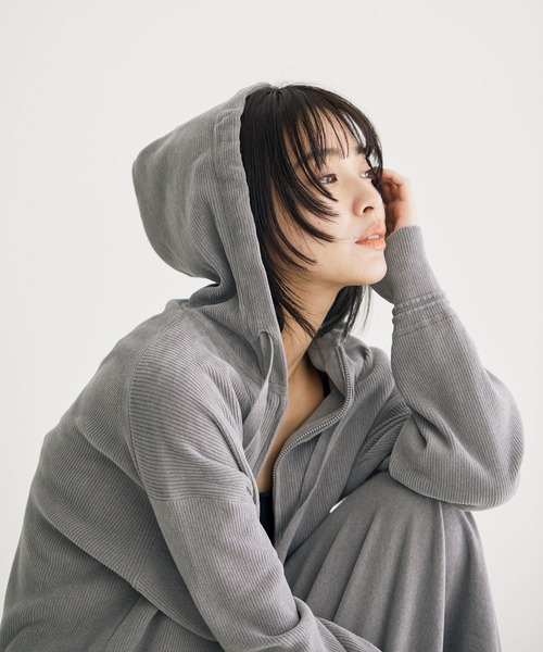 SALON adam et rope'(サロン アダム エ ロペ)の「【極上の肌ざわり】フードパーカー -CreamyCotton /クリーミーコットン-(パーカー・レディース・パープル/グレー/オフホワイト/イエロー・FREE)」の3枚目の写真