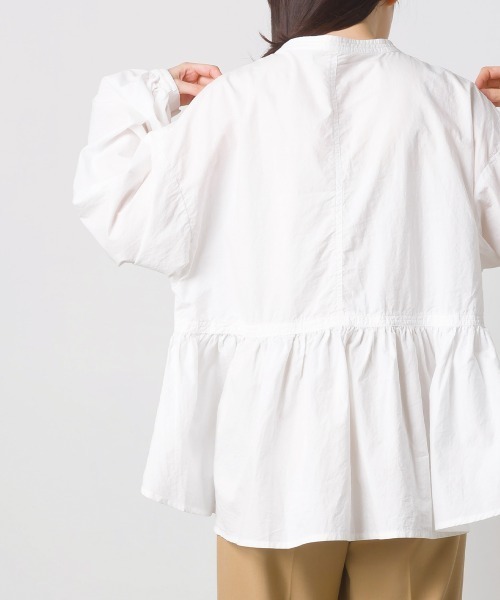 OMNES（オムネス）の「塩縮加工 タイプライター 裾ギャザーバンドカラーシャツ（シャツ/ブラウス・レディース・ホワイト/スカイブルー系/ベージュ/ブラウン/ブラック・FREE）」の18枚目の写真